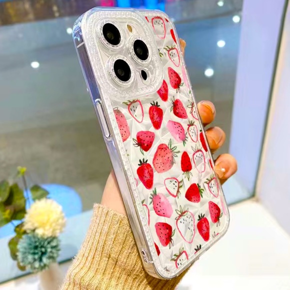 Strawberry IPhone 13 and IPhone 14 cases - Picture 3 of 4